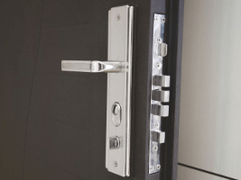 Метална входна врата модел 132-D1 - секретна основна брава